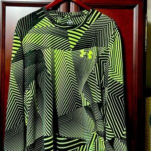 New Under Armour artistically styled crew pullover activewear lightweight runner